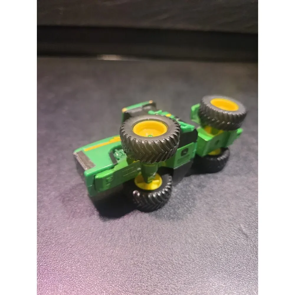 1/64 ERTL JOHN DEERE 119 8 SR00 Metal Bottom And Hitch, Plastic Upper Shell